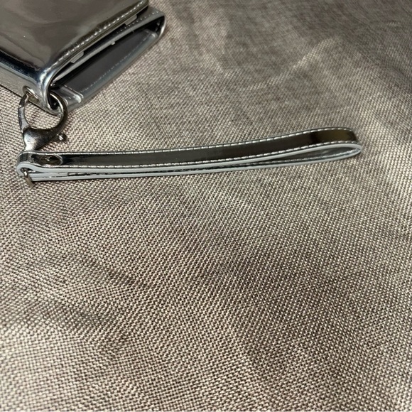 Disney Mickey Mouse Grayscale Metallic Silver Wallet Clutch Wristlet - Picture 8 of 8